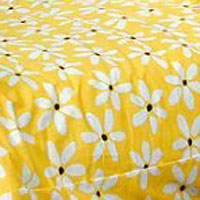 Bee Daisy 14" Tailored Throw Pillow - Daisy